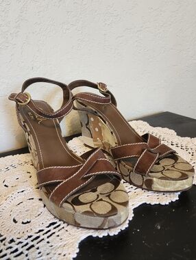 Coach Alina Brown Patterned Women’s Wedge Sandals 9M